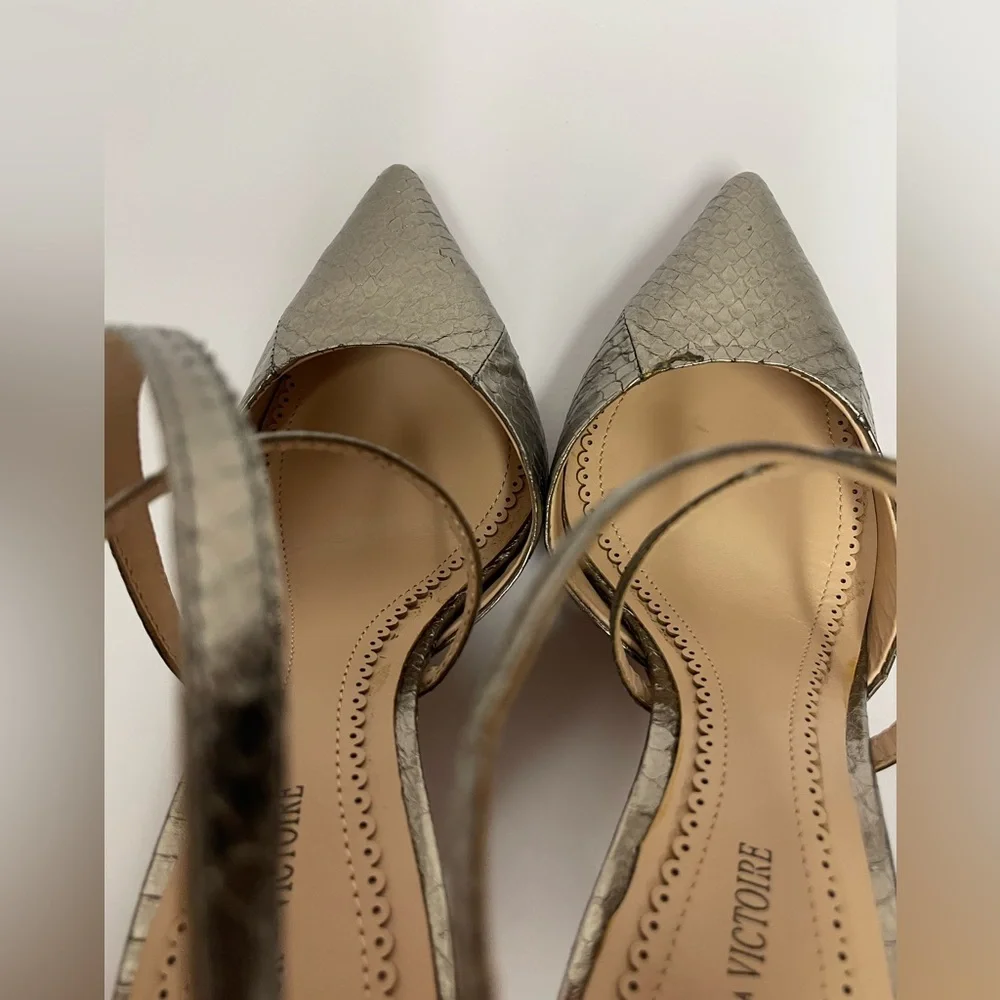 Pour la victoire Cheyenne pointed toe Strappy pumps heel pewter metallic snake 6